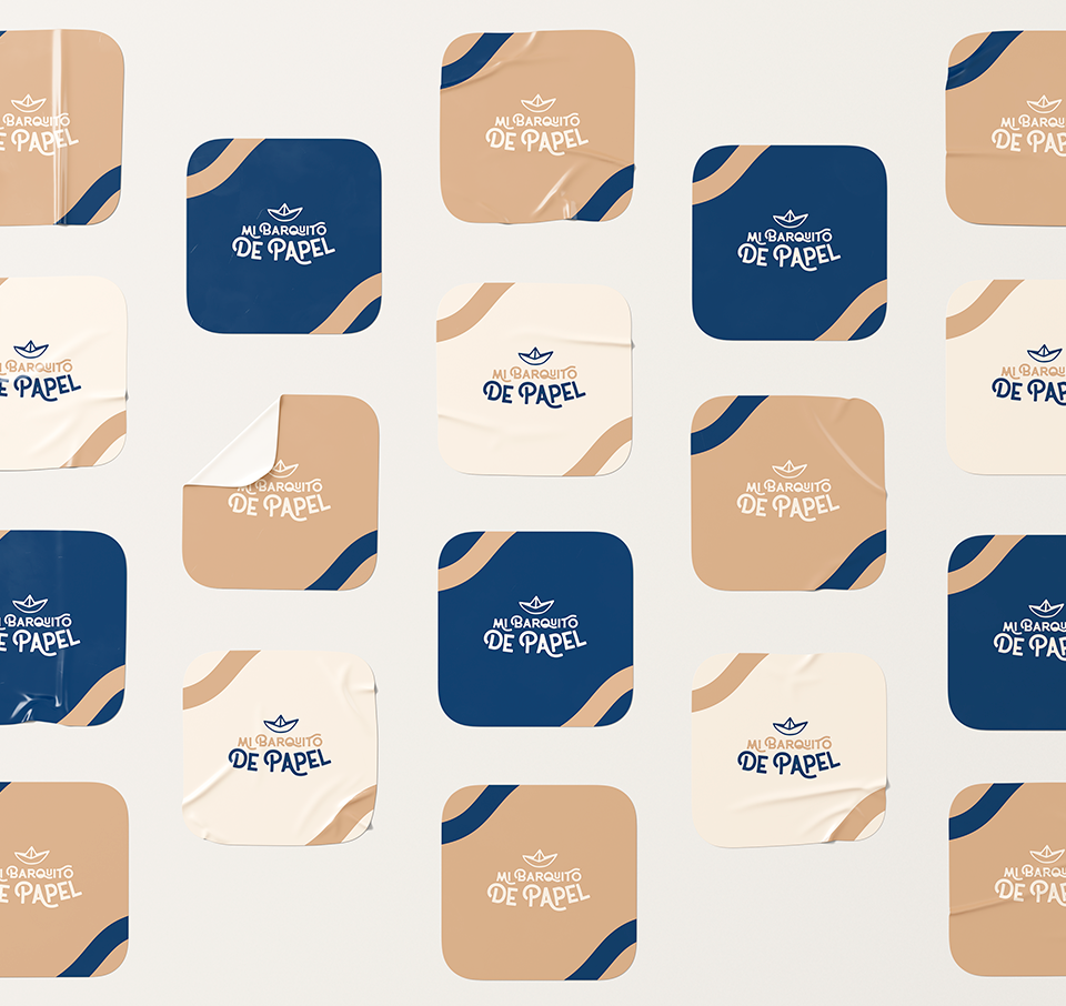 Stickers troquelados de Mi Barquito de Papel en crema, arena y azul tinta