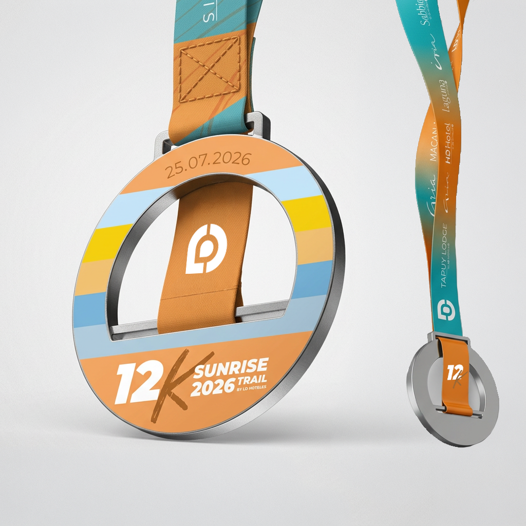 Medalla finisher 12K Sunrise 2026 Trail con lanyard de hoteles